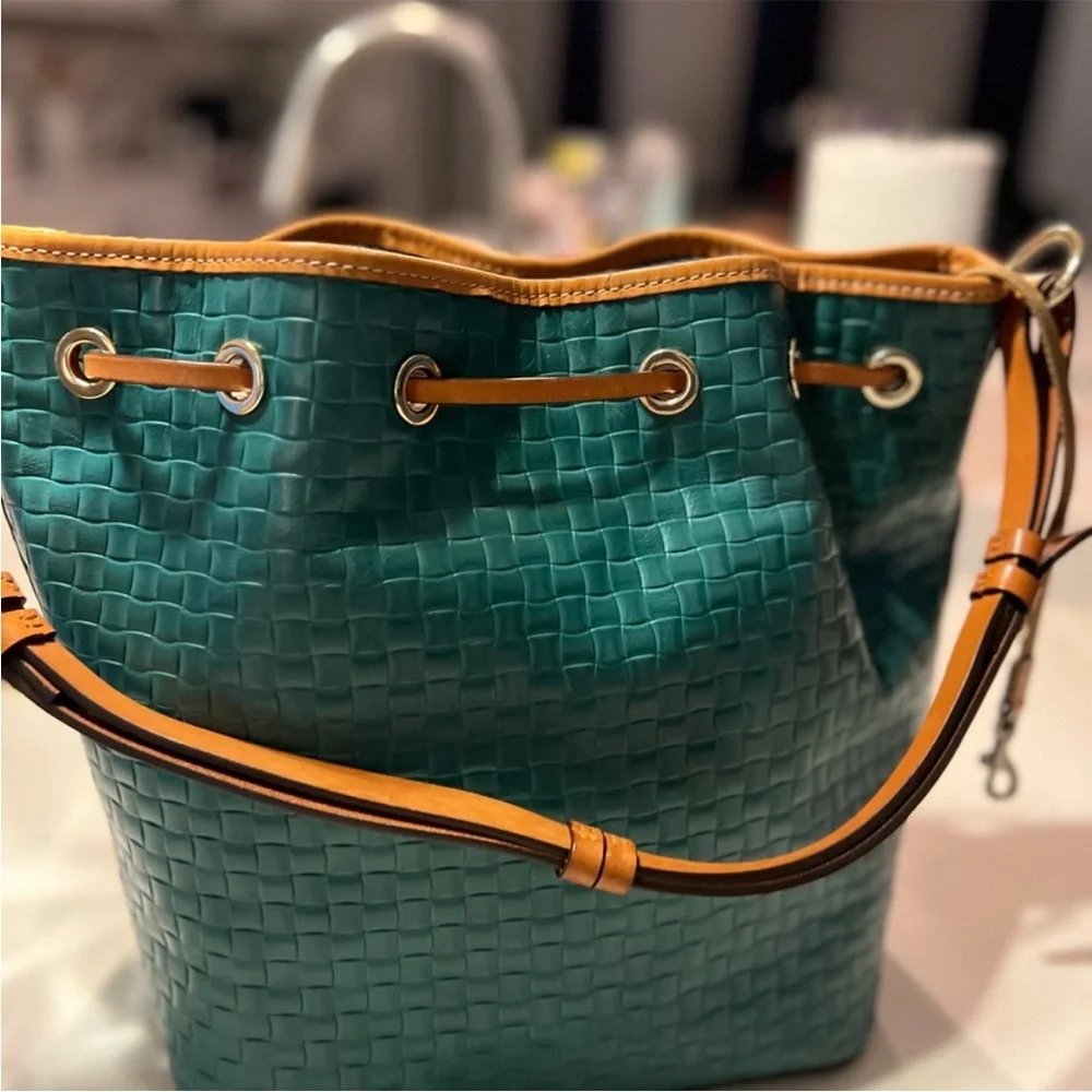 Dooney & Bourke// green bucket bag - Picture 6 of 10